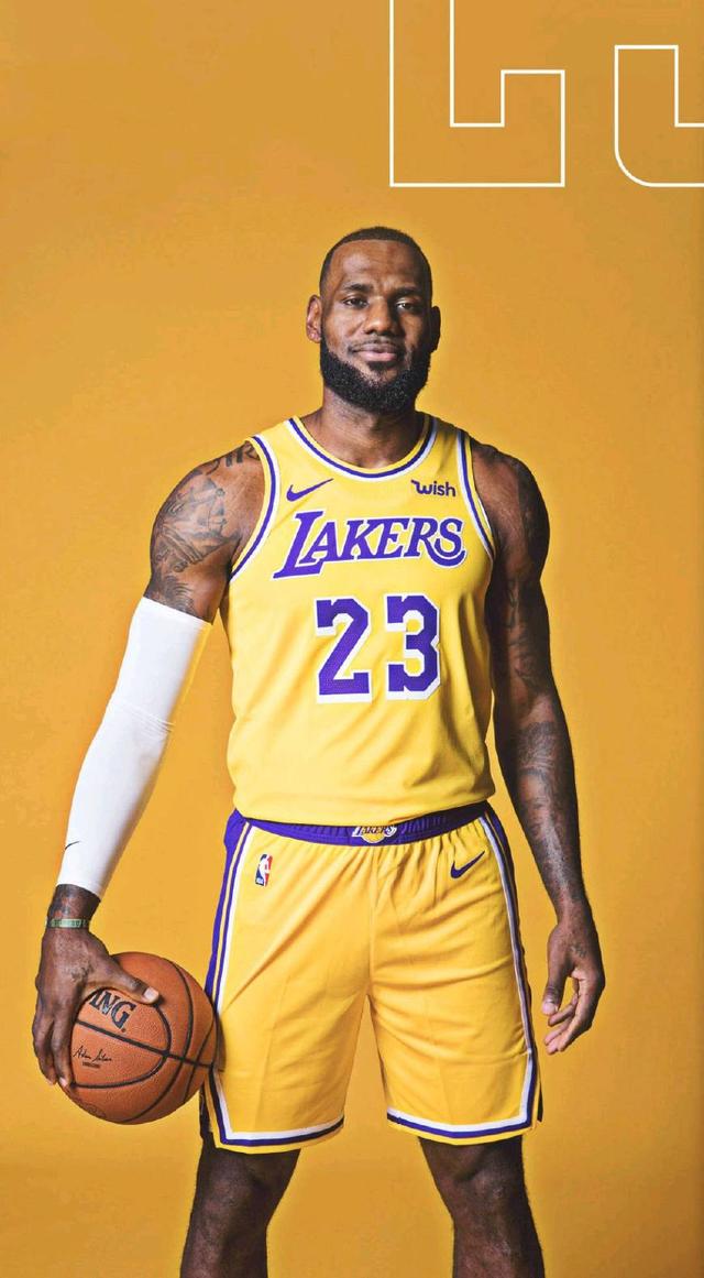 高效发挥！亚历山大半场6中5拿到17分3篮板3助攻（手感火热！亚历山大半场6投5中砍下17分3篮板3助攻）