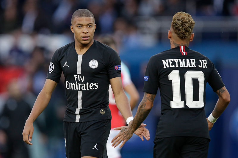 铜梁龙致谢蓉城：期待成渝两地共同推动西部足球事业蓬勃发展（铜梁龙感谢蓉城，盼成渝携手助推西部足球腾飞）