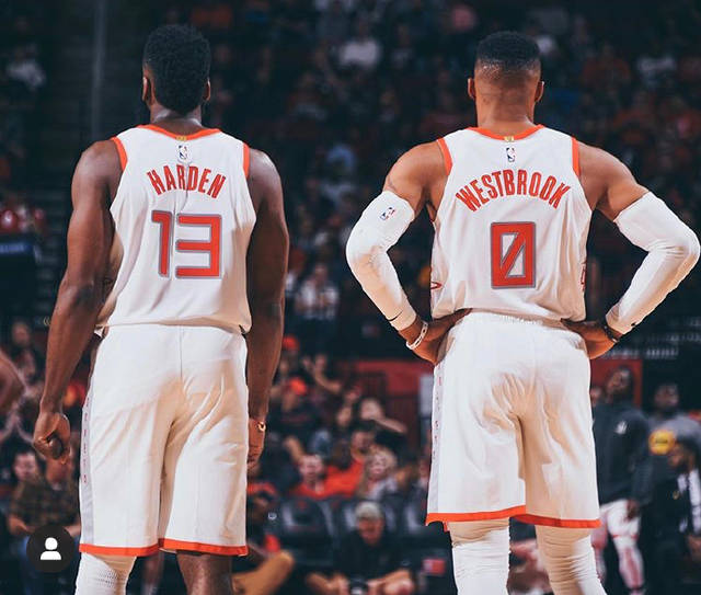 马刺后场连线表现亮眼（马刺后场组合发挥出色）