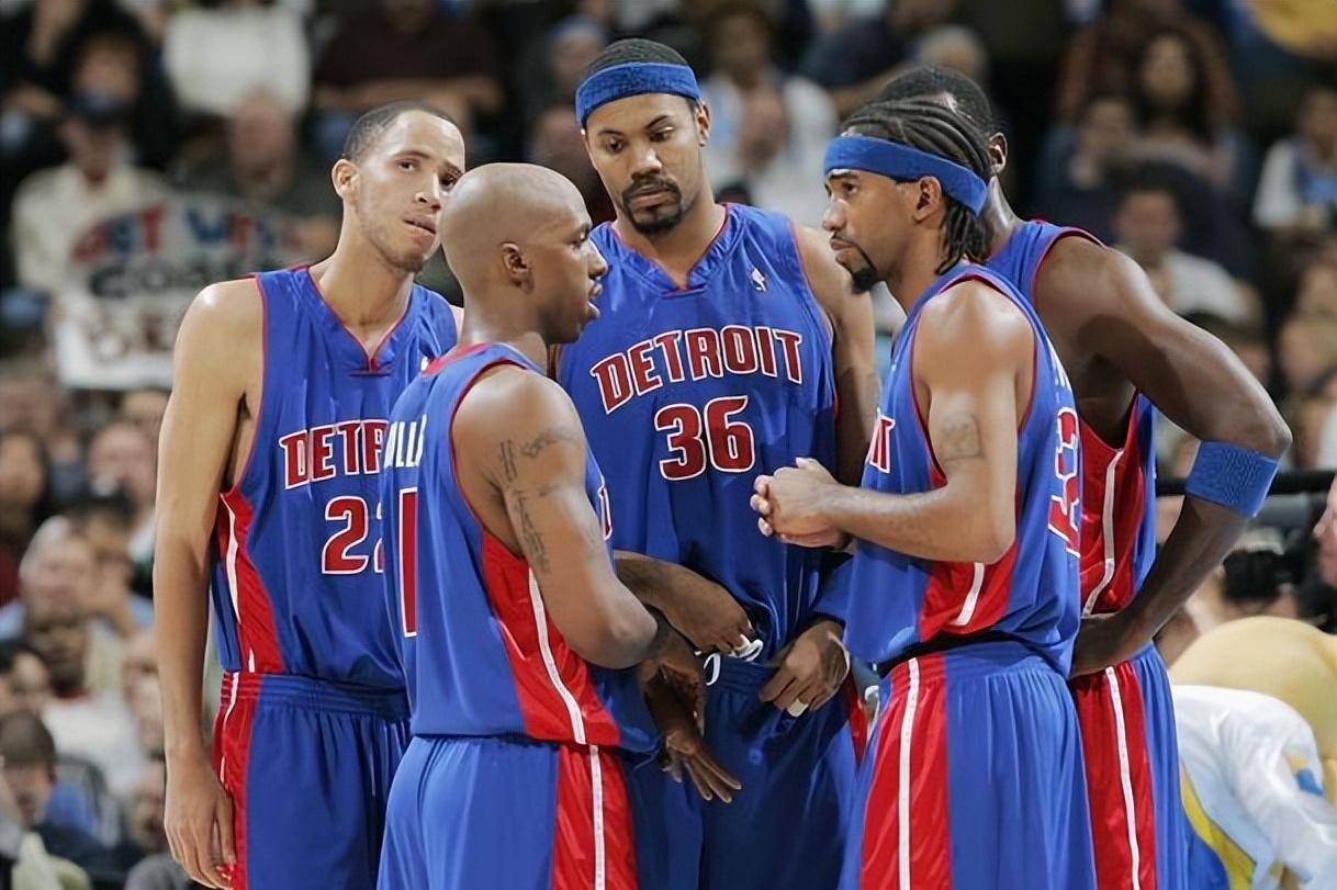 胡金秋高效表现，助力球队取得胜利（胡金秋高效发挥，带队赢球）